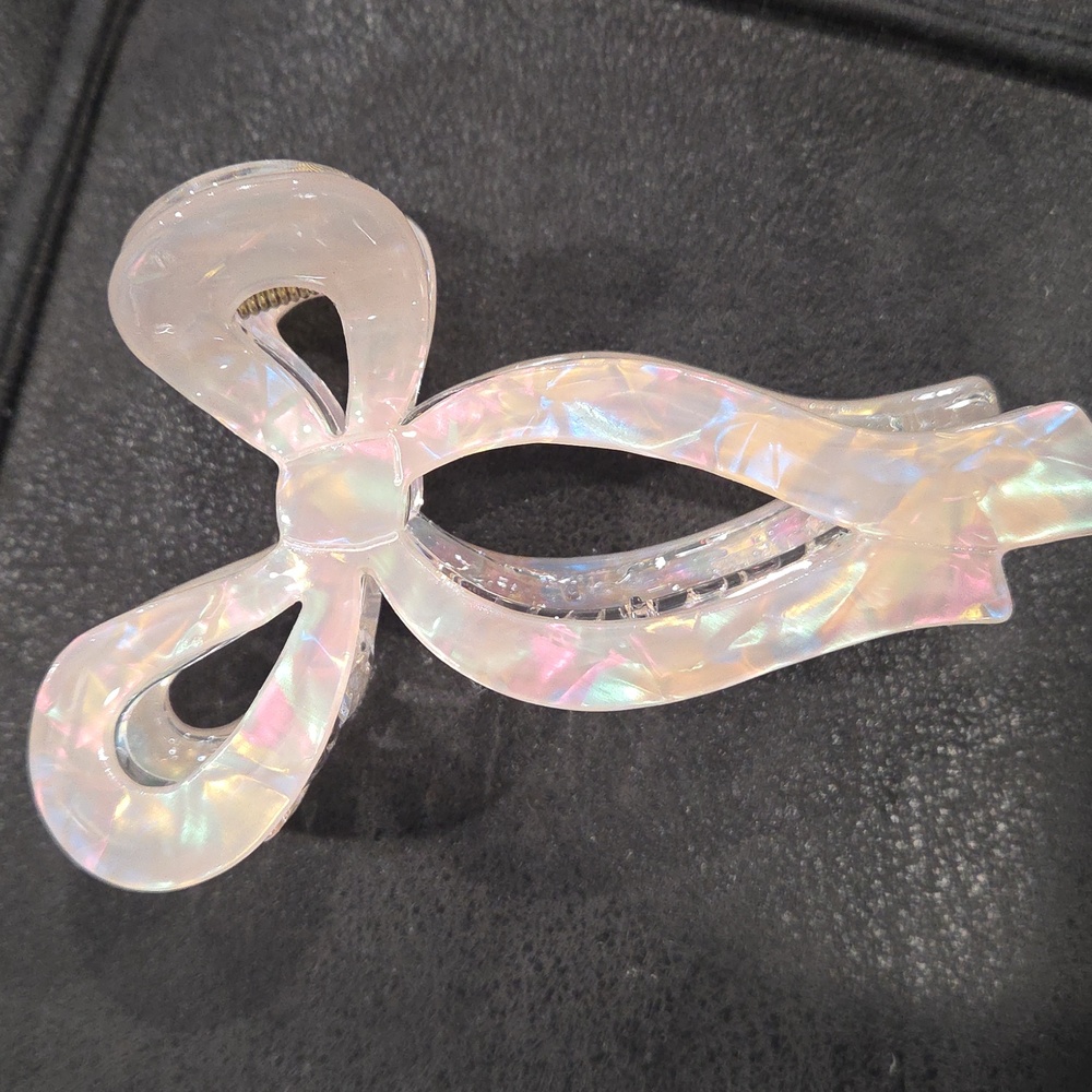 Elegant Light Yellow Iridescent Hair Claw Clip - Picture 7 of 8